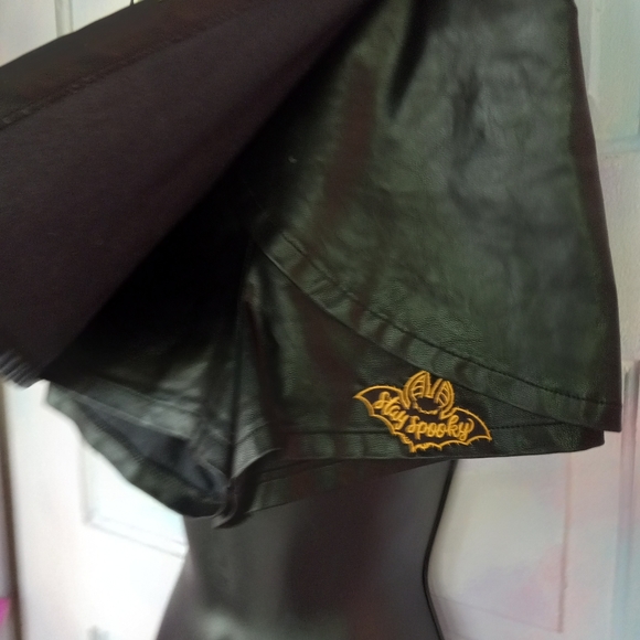 💥Host Pick! Ooak vegan leather spooky Bat Babe custom skort w pocket SOLD @shop - Picture 4 of 13